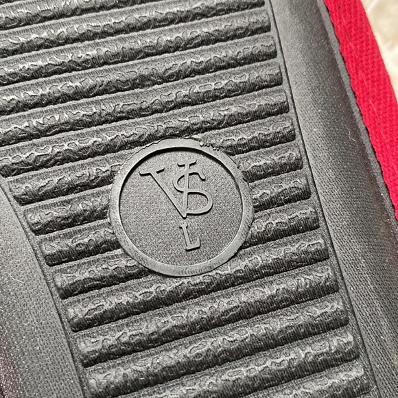 🎉HP🎉 Victoria’s Secret Pompom Slippers 💗 Red - Picture 9 of 11